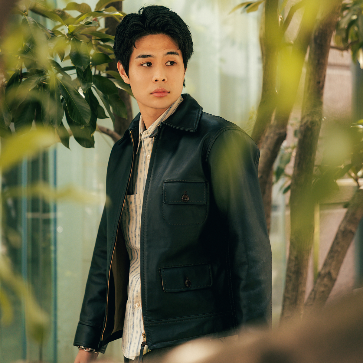 J1007C 30s Sports Jacket in Black, styled look