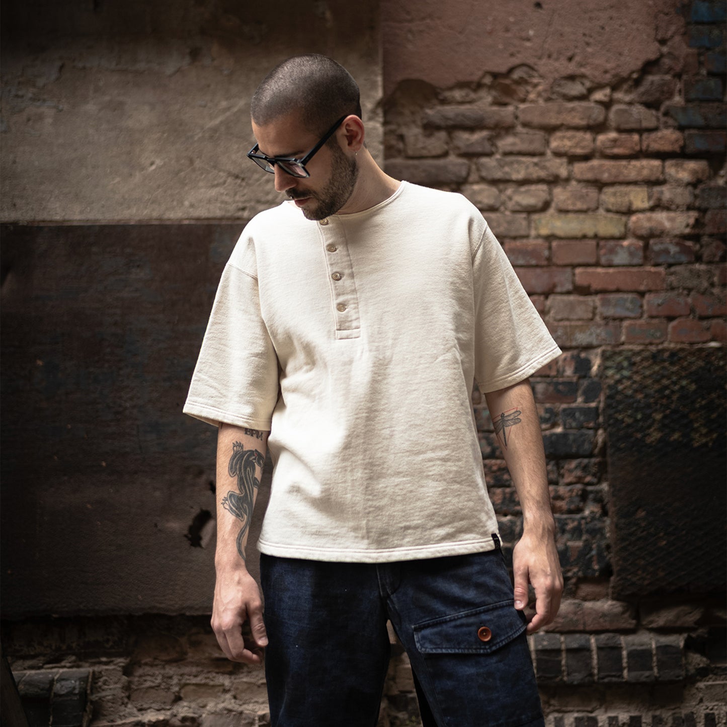C1004 Short Sleeve Henley Sweatshirt